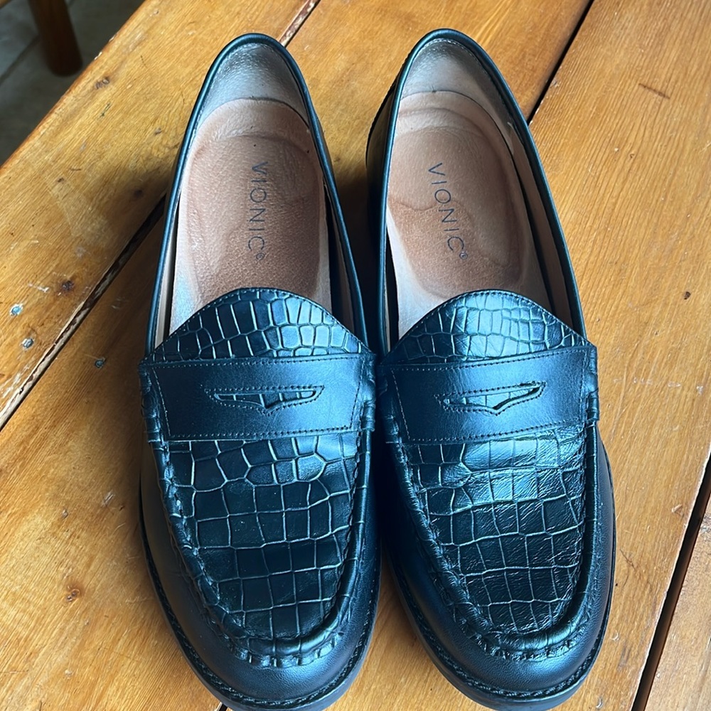 Vionic Waverly Black Loafers
